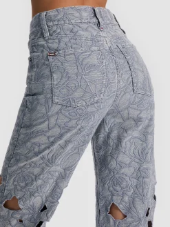 Alice and Olivia JEANS*CHIC LASER-CUT JEAN BROOKLYN BLUE